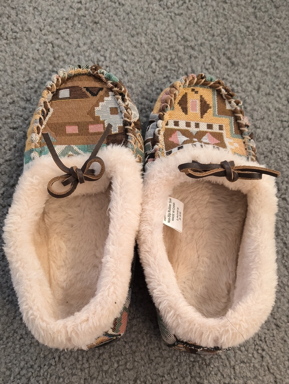 NWOT Blazin Roxxs Aztec Slip-On Slippers - Cream Lining Neutral Tones (S)5-6